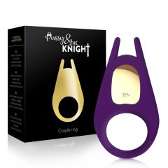   RS Soiree Pussy & The Knight Couple Ring - nabíjecí kroužek na penis a párový vibrátor v jednom (fialový)
