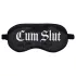 Ох! - сатенена маска за очи с надпис „Cum Slut“ (черна)