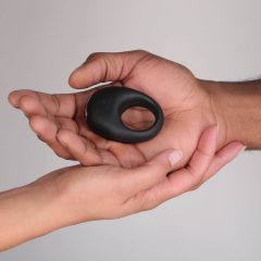   Je Joue Mio - водоустойчив вибриращ пенис пръстен с батерии (черен)
