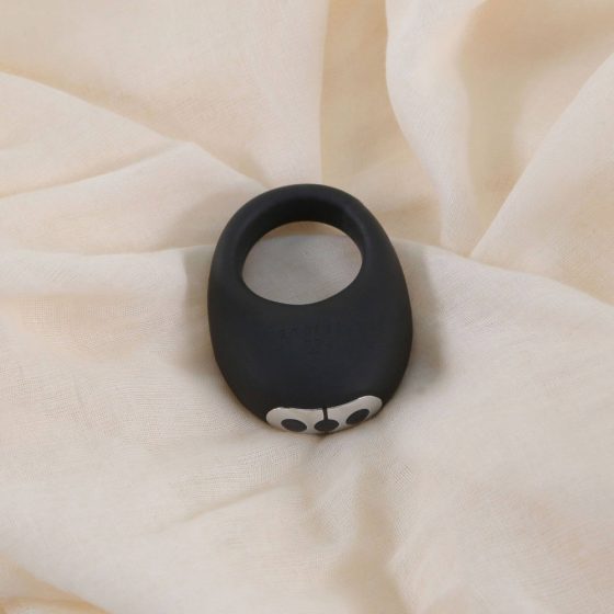 Je Joue Mio - водоустойчив вибриращ пенис пръстен с батерии (черен)